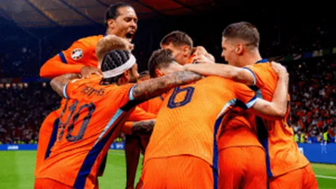 蒋光太受伤离场，31岁韩鹏飞首战临危受命，挑战持续坚守困境